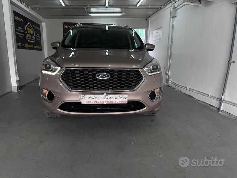 Usata Ford Kuga Vignale 150 CV (110 kW) 2017 Marrone SUV