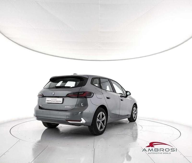 Usata BMW 225 Luxury Line 136 CV (100 kW) 2023 Skyscraper grey metallic Utilitaria