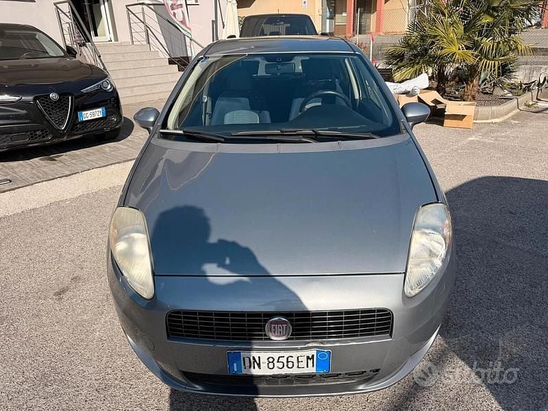 Usata Fiat Grande Punto Dynamic 65 CV (47 kW) 2008 Grigio Utilitaria