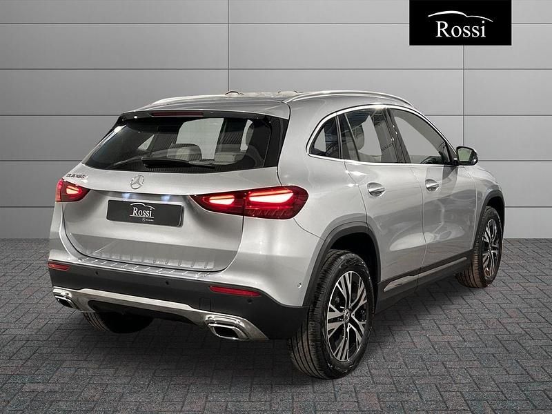 Nuova Mercedes GLA180 116 CV (85 kW) 2025 Bianco SUV
