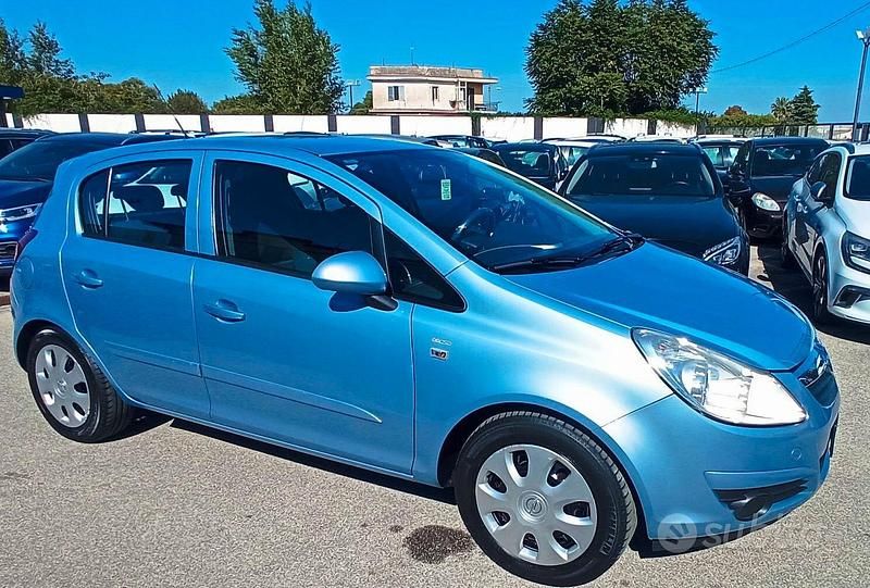 Blu Usata 2007 Opel Corsa Tre volumi | 3890 € (Buon prezzo) - Immagine 1/4