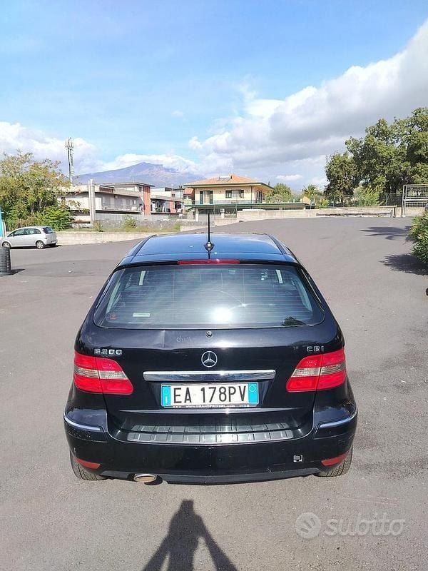 Usata Mercedes B200 140 CV (102 kW) 2010 Nero Monovolume