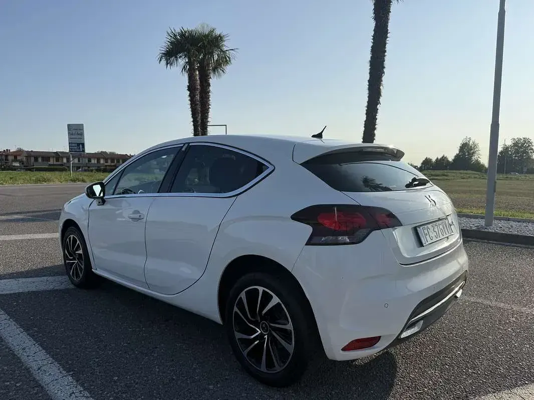 Usata DS Automobiles DS4 So Chic 131 CV (96 kW) 2016 Berlina