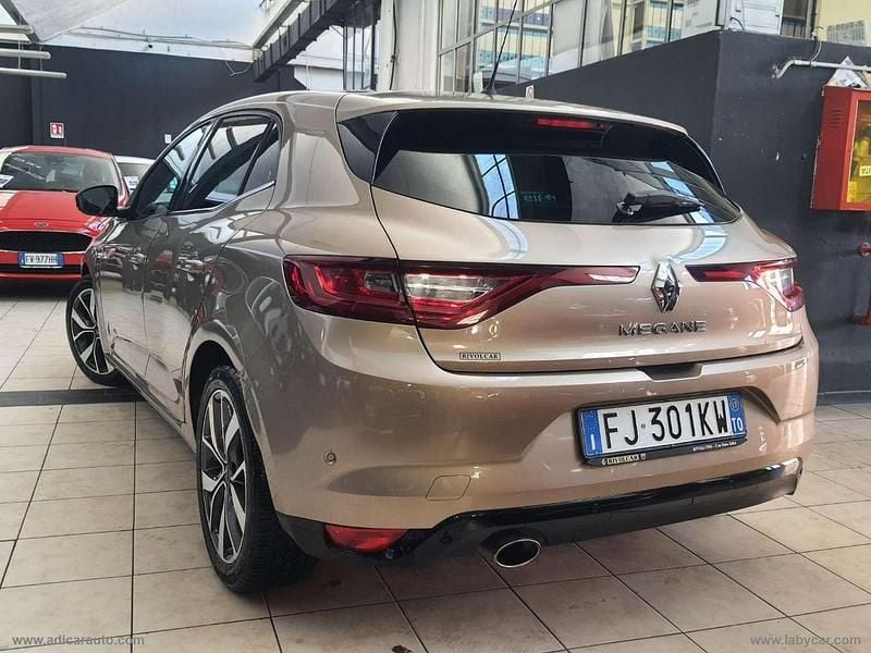 Usata Renault Mégane IV Bose Edition 132 CV (97 kW) 2017 Oro Berlina