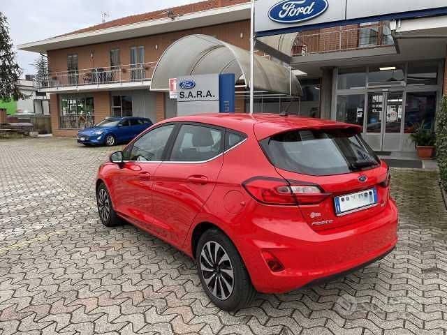 Begagnad Ford Fiesta Titanium 125 HK (91 kW) 2022 Röd Halvkombi