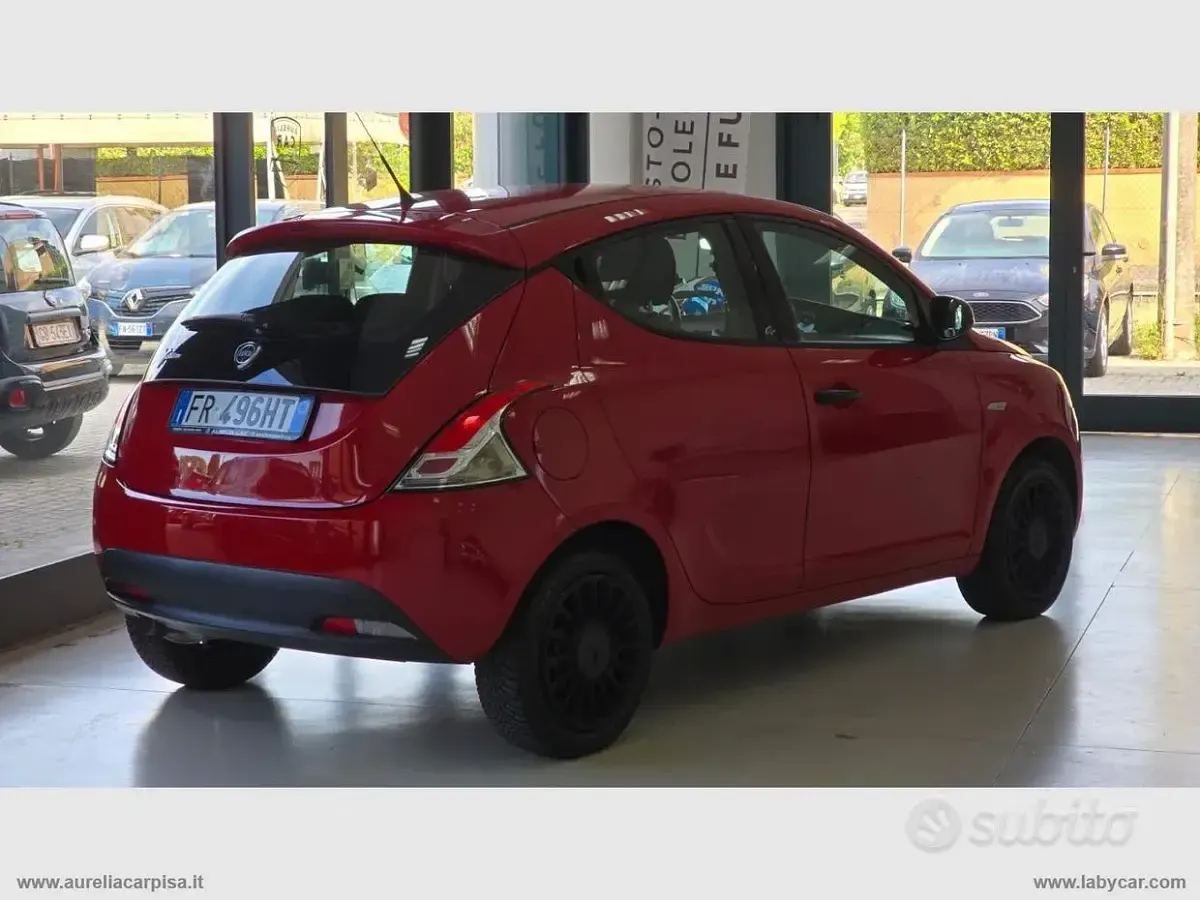 Usata Lancia Ypsilon 69 CV (50 kW) 2018 Rosso Utilitaria