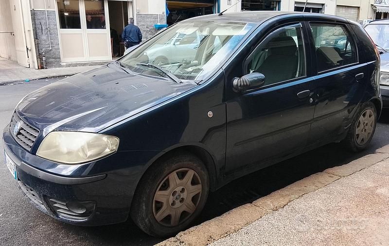 Usata Fiat Punto Dynamic 80 CV (58 kW) 2004 Blu Utilitaria