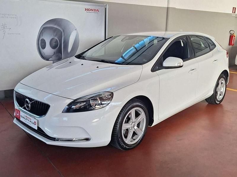Bianco Usata 2017 Volvo V40 Business Edition Tre volumi | 9800 € (Ottimo prezzo) - Immagine 1/4