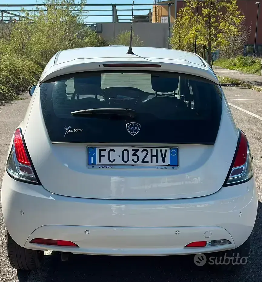 Usata Lancia Ypsilon 69 CV (50 kW) 2016 Bianco Utilitaria