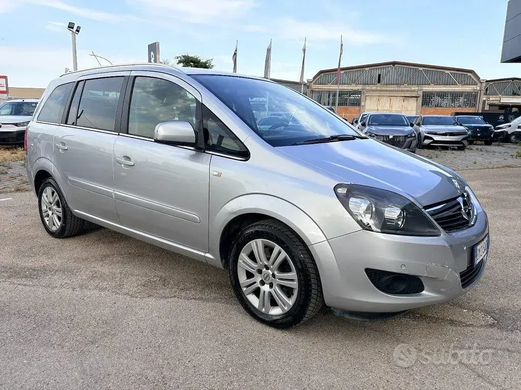 Usata Opel Zafira 150 CV (110 kW) 2012 Grigio Monovolume