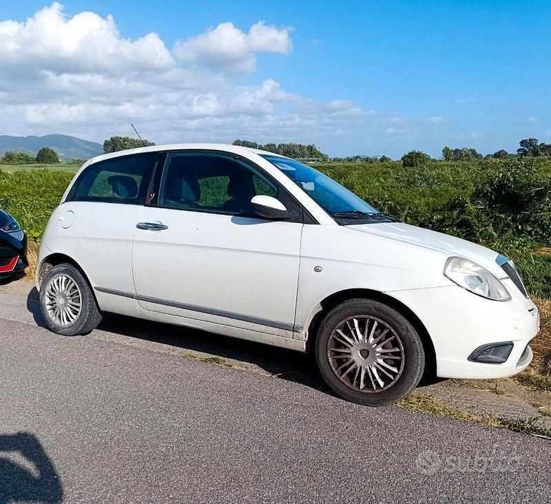 Usata Lancia Ypsilon 60 CV (44 kW) 2008 Bianco Utilitaria