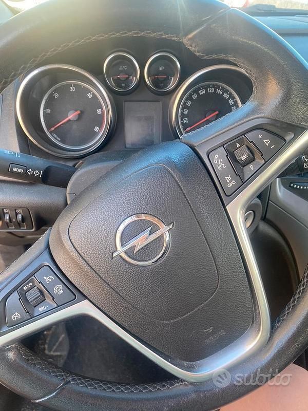 Usata Opel Astra 60 CV (44 kW) 2013 Grigio Berlina