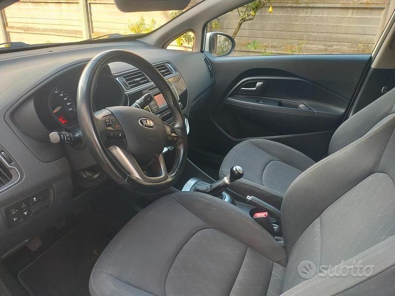 Usata Kia Rio 85 CV (62 kW) 2015 Bianco Utilitaria