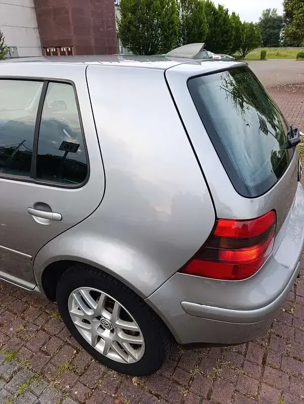 Usata VW Golf IV Highline 105 CV (77 kW) 2003 Berlina