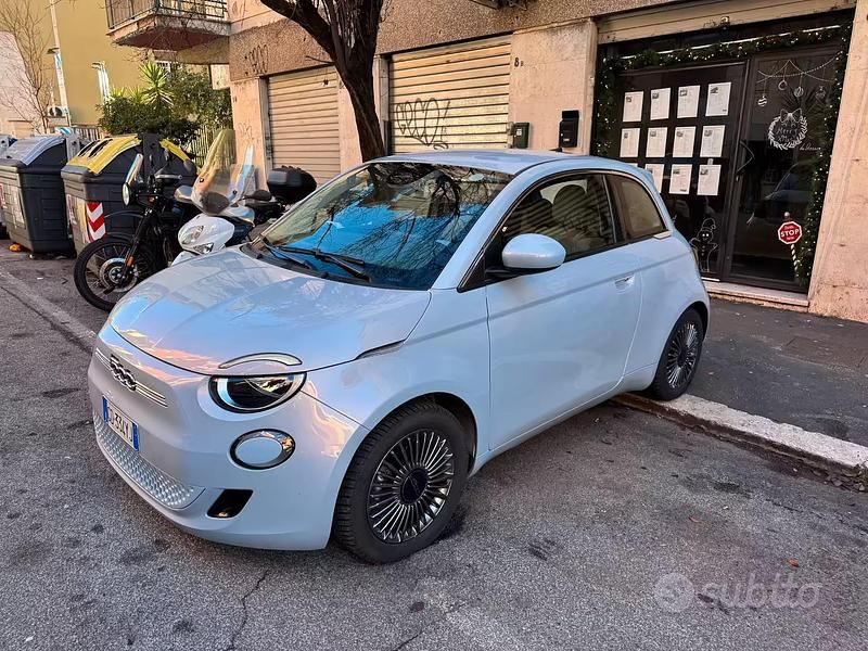 Usata Fiat 500e Icon 86 kW (118 CV) 2021 Blu Berlina