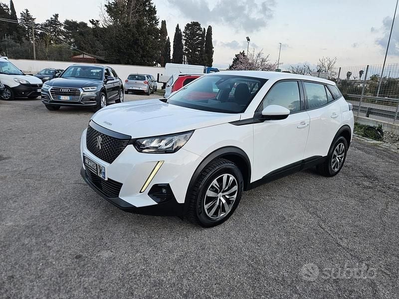 Usata Peugeot 2008 Active 110 CV (80 kW) 2021 Bianco SUV