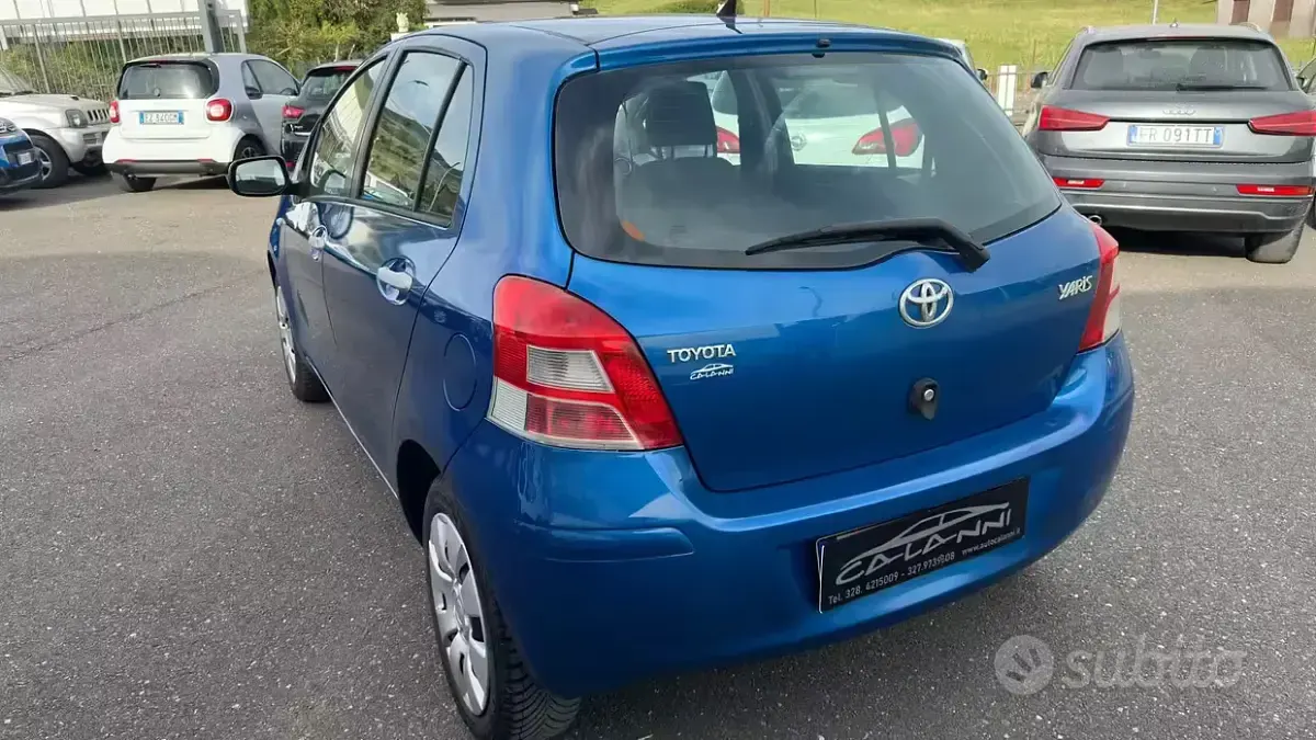 Usata Toyota Yaris 69 CV (50 kW) 2011 Blu Utilitaria