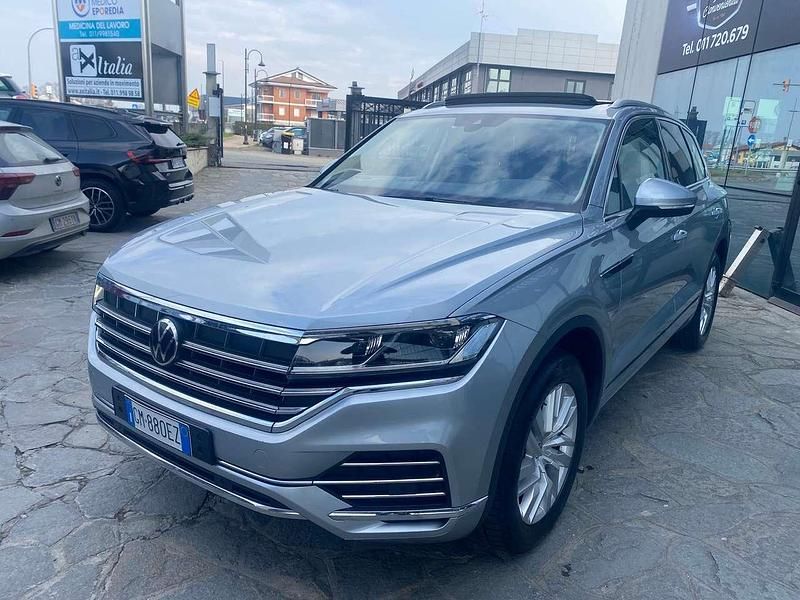 Begagnad VW Touareg Atmosphere 231 HK (169 kW) 2022 Silver SUV