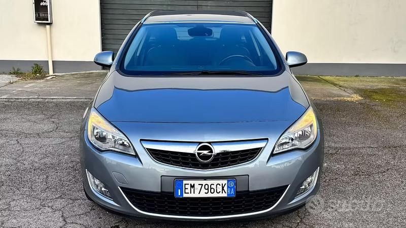 Usata Opel Astra Cosmo 131 CV (96 kW) 2013 Grigio Station wagon
