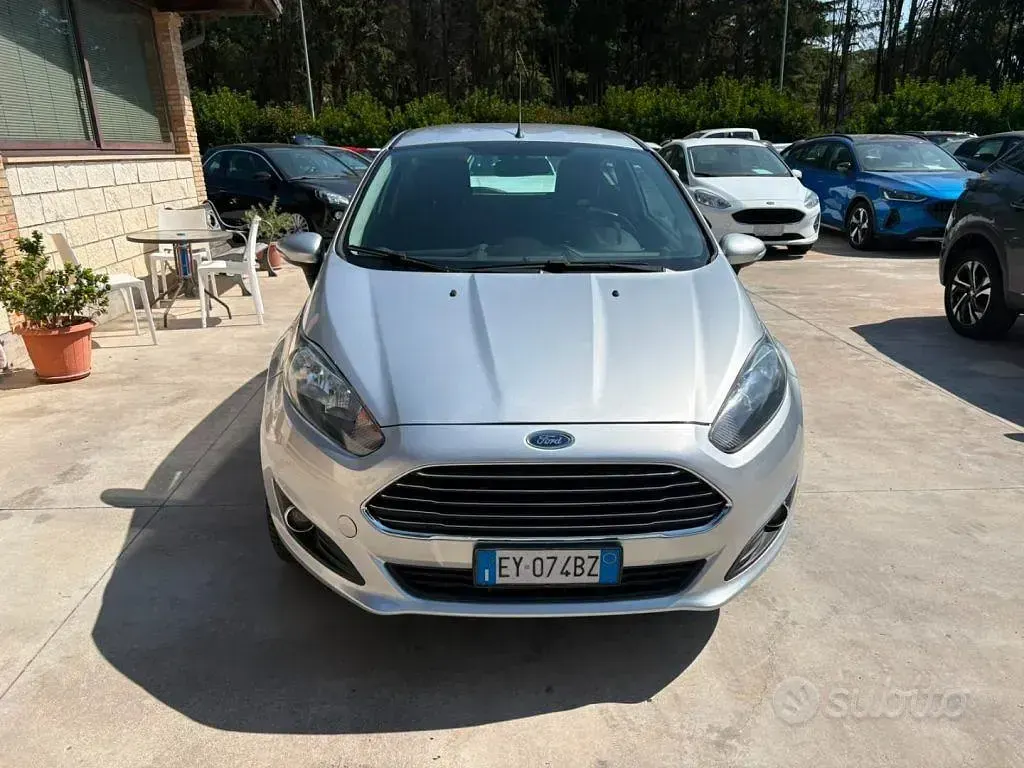 Usata Ford Fiesta Titanium 97 CV (71 kW) 2015 Grigio Utilitaria