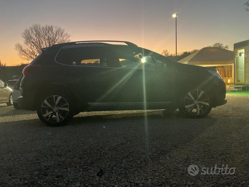Usata Peugeot 2008 Allure 119 CV (87 kW) 2016 Nero SUV