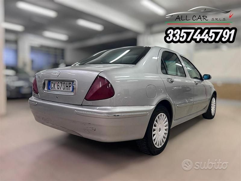 Usata Lancia Lybra 116 CV (85 kW) 2003 Grigio Berlina