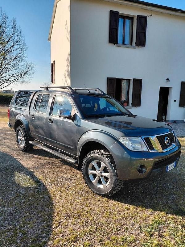 Usata Nissan Navara Platinum 190 CV (139 kW) 2012 Grigio Pick-up