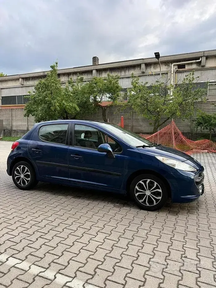 Usata Peugeot 207 73 CV (53 kW) 2011 Bluazzurro Berlina