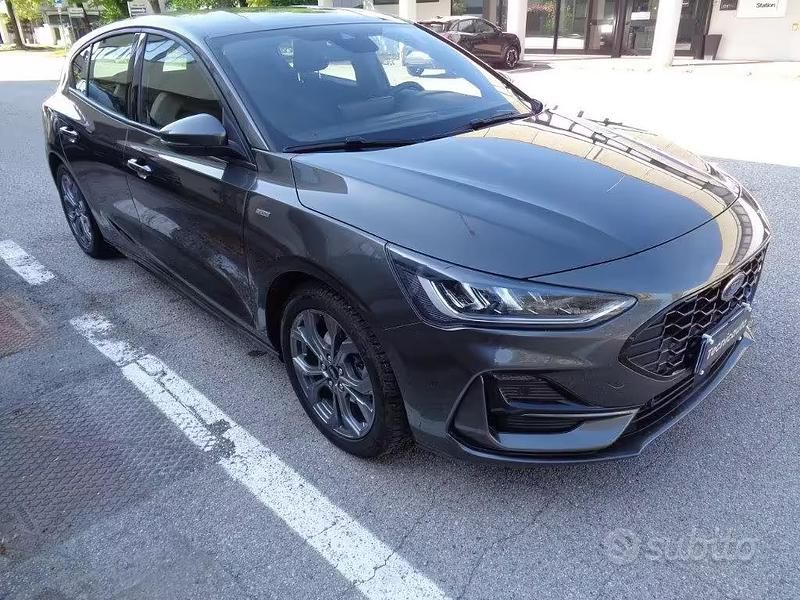 Usata Ford Focus ST 125 CV (91 kW) 2022 Grigio Berlina