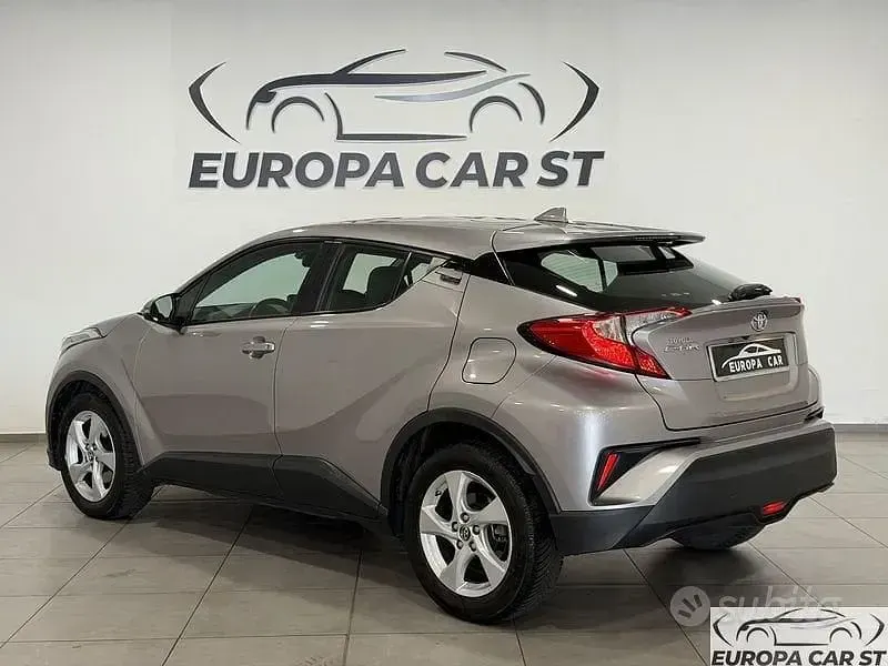 Usata Toyota C-HR Active 116 CV (85 kW) 2017 Grigio SUV