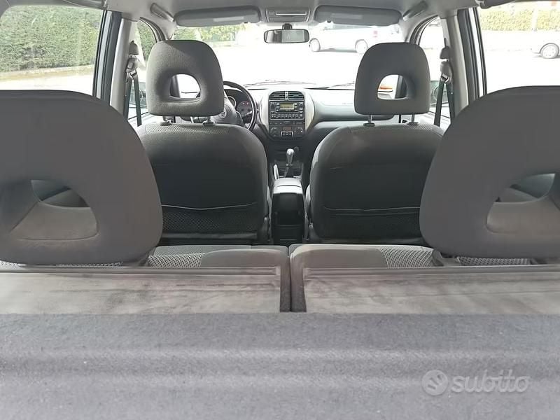 Usata Toyota RAV4 115 CV (84 kW) 2005 Grigio SUV