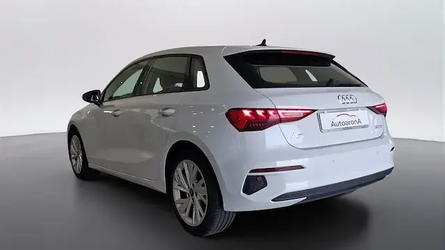 Usata Audi A3 Business 116 CV (85 kW) 2023 Bianco ghiaccio metallizzato Berlina
