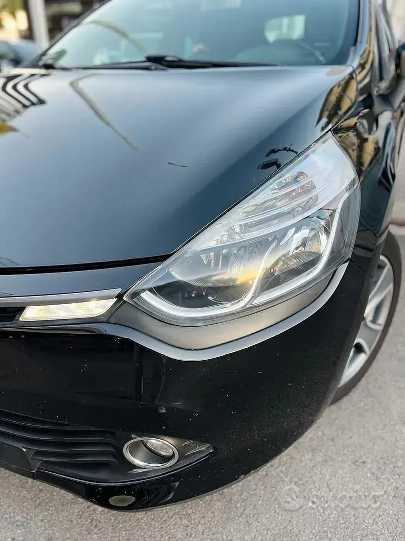 Second-hand Renault Clio IV 75 CP (55 kW) 2014 Negru Berlinǎ