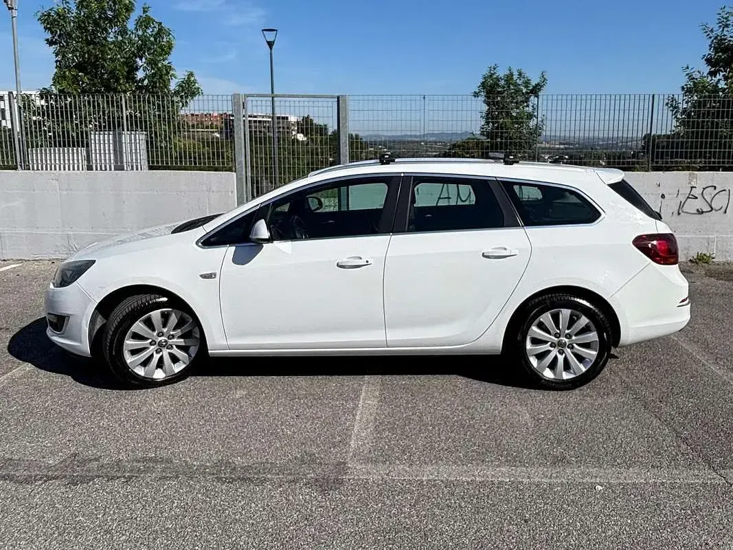 Usata Opel Astra 165 CV (121 kW) 2014 Bianco Station wagon