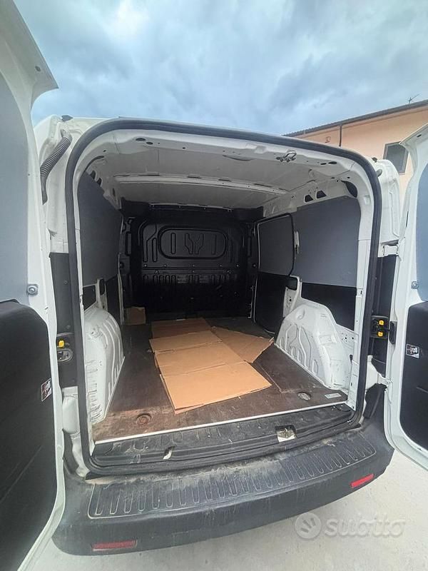 Usata Opel Combo 2016 Bianco Monovolume