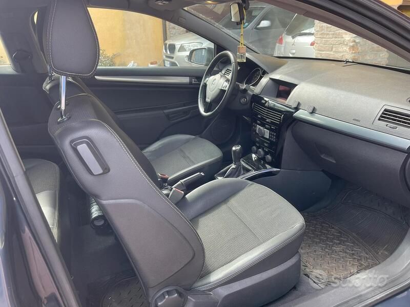 Usata Opel Astra 140 CV (102 kW) 2008 Blu Coupé