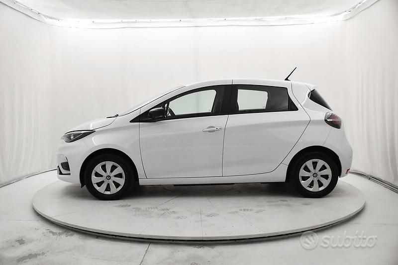 Usata Renault Zoe Life 80 kW (109 CV) 2020 Bianco ghiaccio Utilitaria