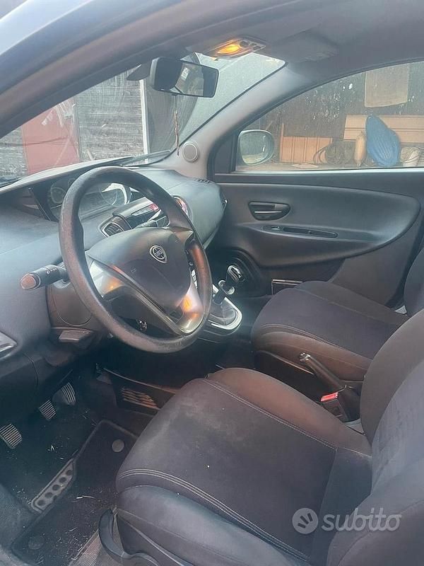 Usata Lancia Ypsilon 69 CV (50 kW) 2015 Utilitaria