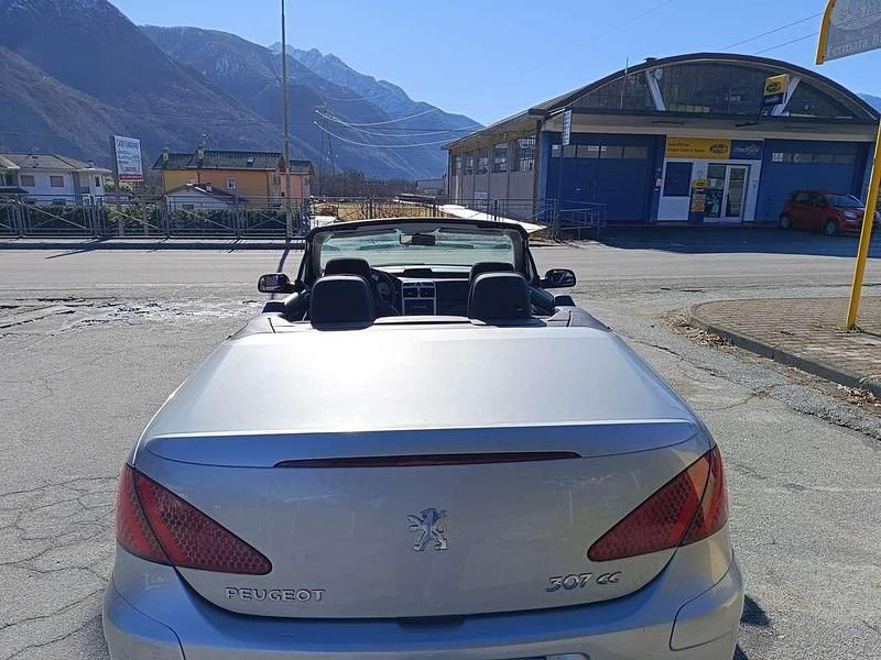 Usata Peugeot 307 CC 109 CV (80 kW) 2006 Argento Cabrio