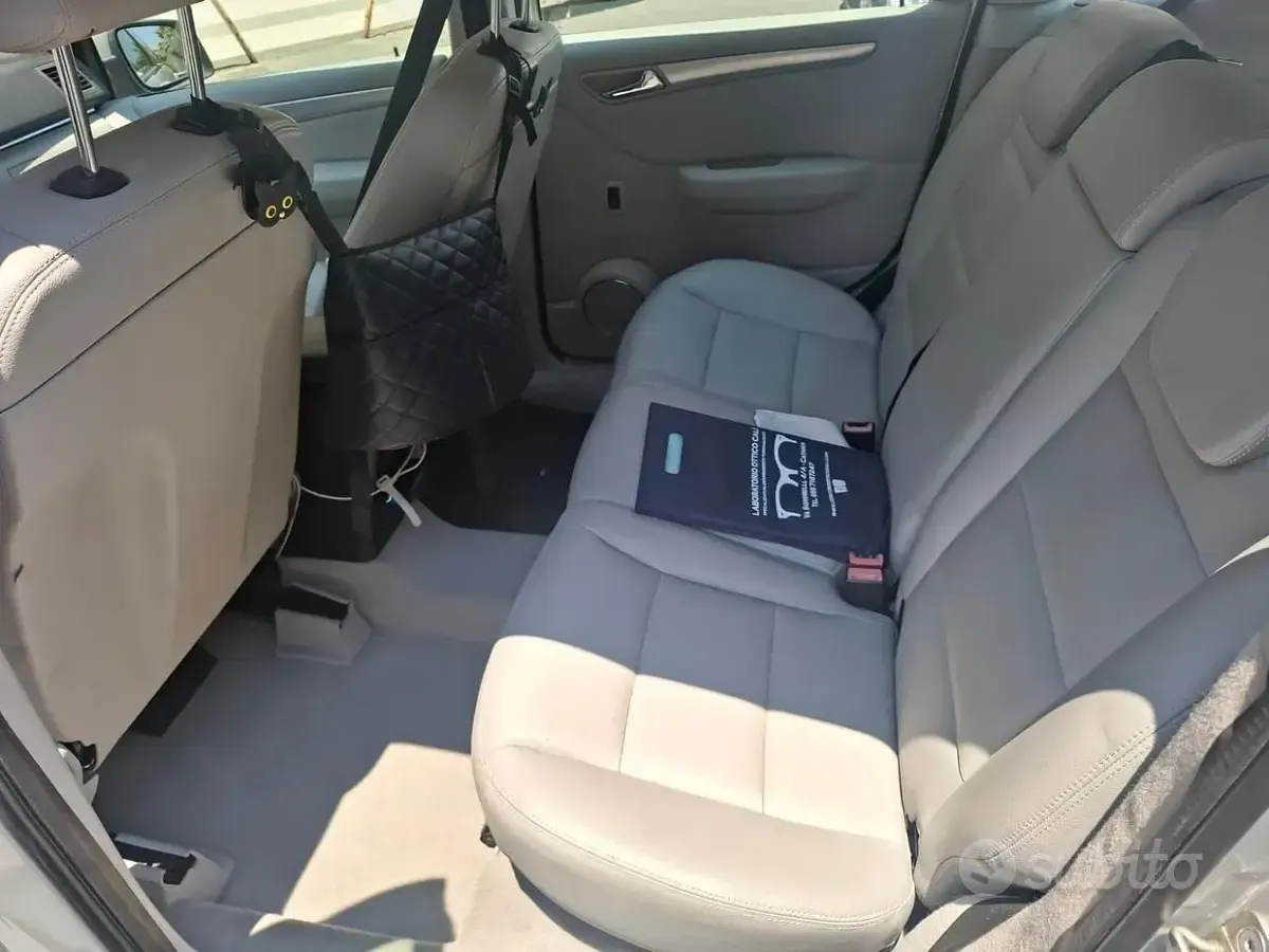 Usata Mercedes B200 140 CV (102 kW) 2010 Grigio Monovolume