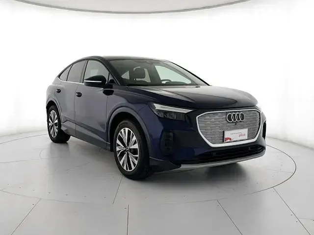 Käytetty Audi Q4 e-tron Advanced Plus 150 kW (204 HP) 2024 Sininen Katumaasturi