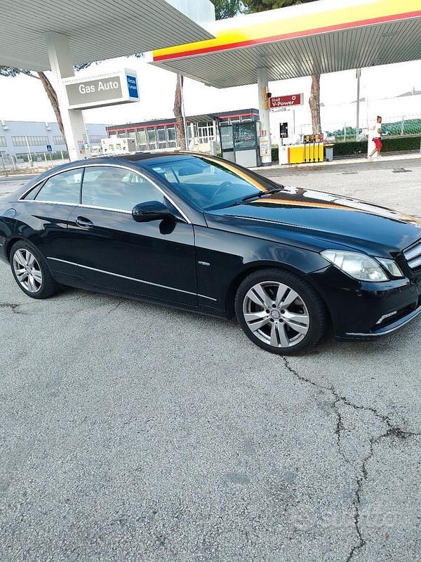 Gebraucht Mercedes E250 204 PS (150 kW) 2010 Schwarz Coupé