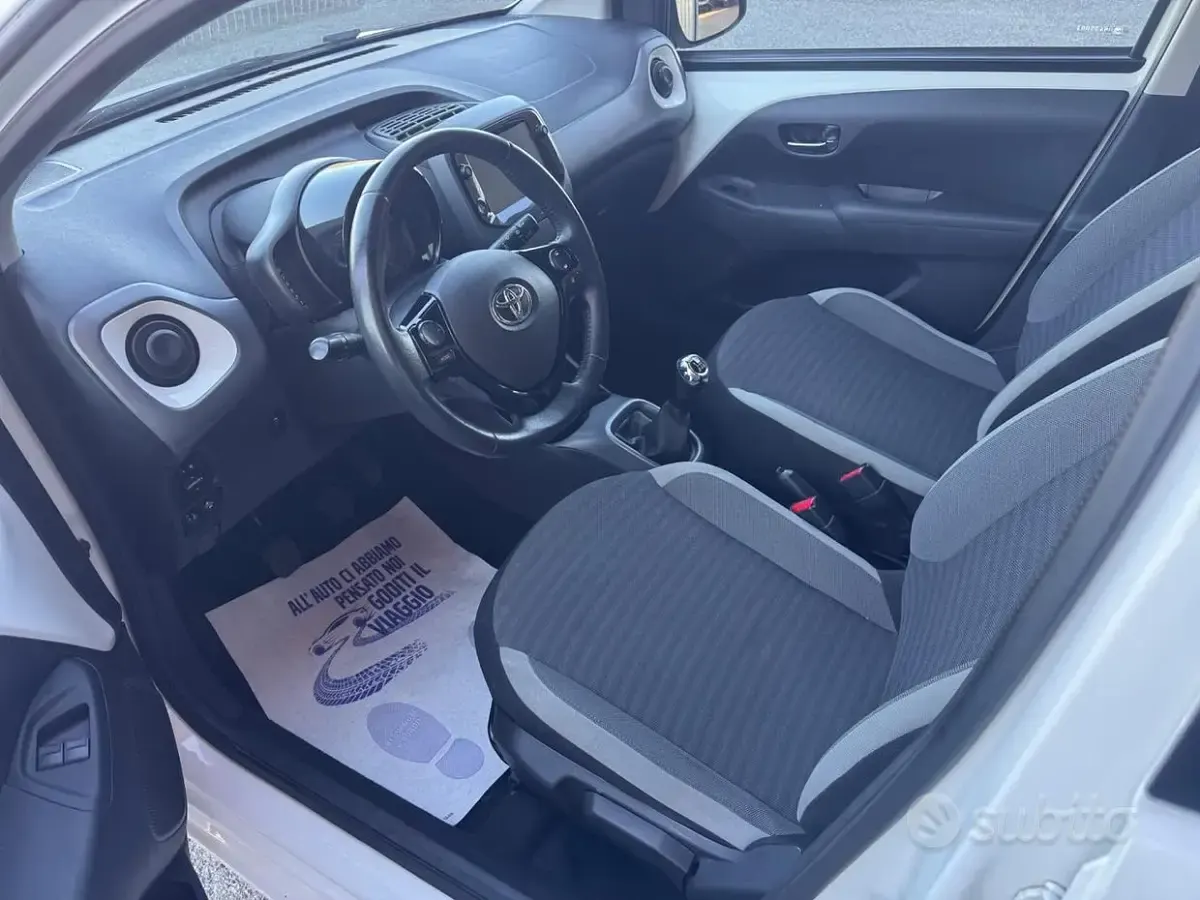 Usata Toyota Aygo X-play 72 CV (52 kW) 2019 Bianco Utilitaria