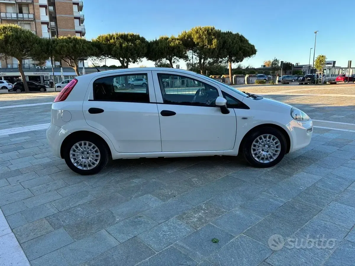 Usata Fiat Punto Street 95 CV (69 kW) 2018 Bianco Utilitaria
