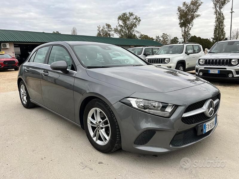 Usata Mercedes A180 Business 115 CV (84 kW) 2019 Grigio Berlina