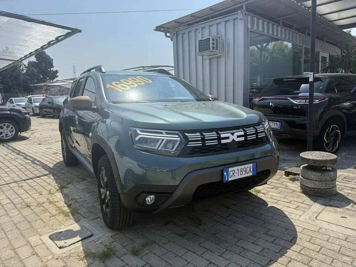 Usata Dacia Duster Essentiel 101 CV (74 kW) 2023 Verde SUV