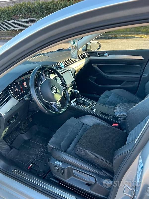 Usata VW Passat Exclusive 150 CV (110 kW) 2019 Grigio Station wagon