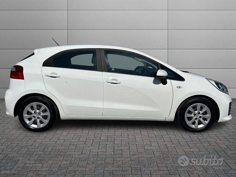 Usata Kia Rio Active 86 CV (63 kW) 2016 Bianco Utilitaria