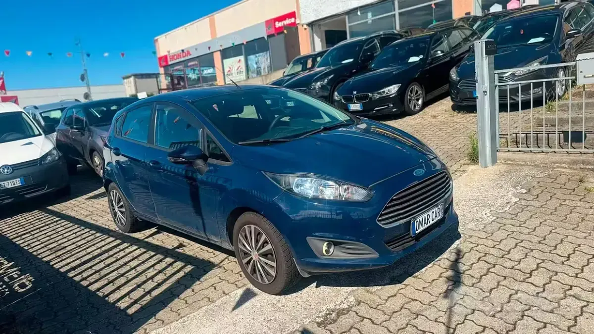 Usata Ford Fiesta 75 CV (55 kW) 2014 Bluazzurro Utilitaria