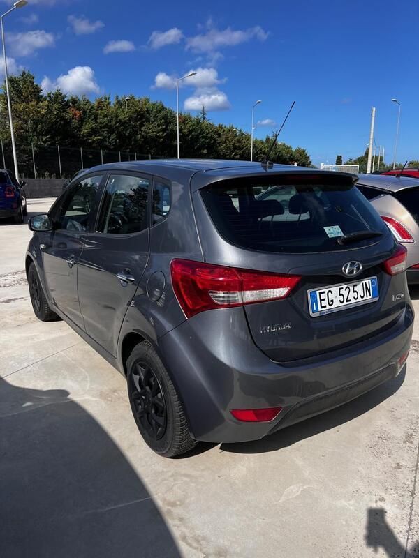 Usata Hyundai ix20 Comfort 89 CV (65 kW) 2011 Grigio Utilitaria